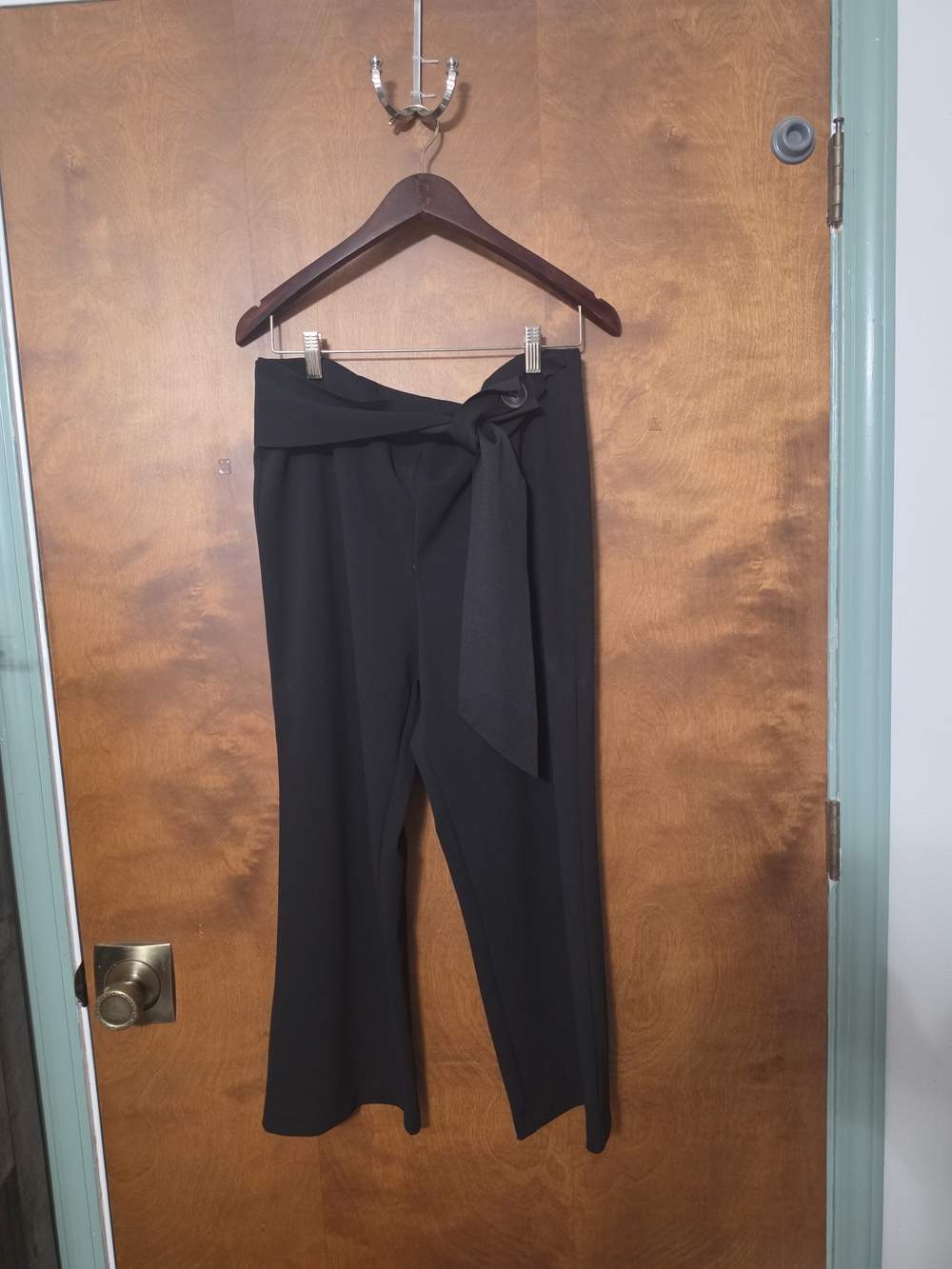 Tie-Waist Black Wide-Leg Capri Pants